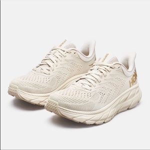HOKA ONE ONE CLIFTON 7 SIZE 8 WIDE